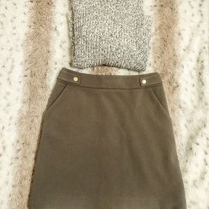 🌻H&M olive green pencil skirt with pockets